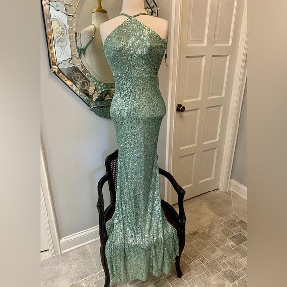 NWT La Femme Glitter Green Sequin Goddess Sexy To the Floor Low Back Gown - Picture 5 of 16